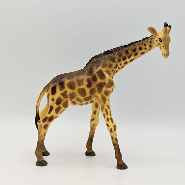 front view of the yellow giraffe toy